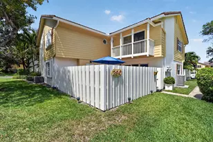 290 Seabreeze Cir, Jupiter, FL 33477 - Photo 2