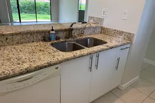 112 Club Dr, Palm Beach Gardens, FL 33418 - Photo 10