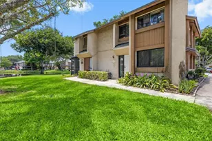 28 Wimbledon Lake Dr, Plantation, FL 33324 - Photo 24