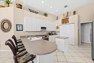 8027 N Savannah Cir, Davie, FL 33328 - Photo 12