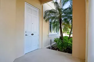 37 E Harbour Isle Dr Dr E, Fort Pierce, FL 34949 - Photo 4