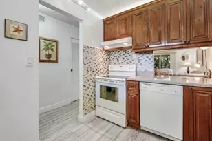 2855 Garden Dr S, Lake Worth Beach, FL 33461 - Photo 2