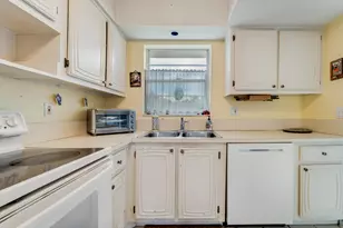 18081 SE Country Club Dr, Jupiter, FL 33469 - Photo 10