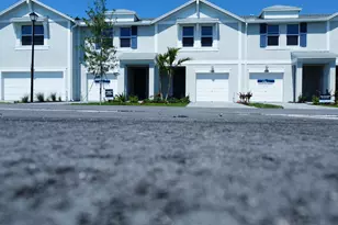 492 Salisbury Cir, Fort Pierce, FL 34982 - Photo 2