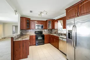 7824 Shalimar St, Miramar, FL 33023 - Photo 8