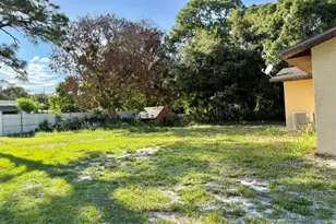 301 N 20th St, Fort Pierce, FL 34950 - Photo 8