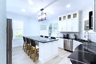 8070 Murano Cir, Palm Beach Gardens, FL 33418 - Photo 2