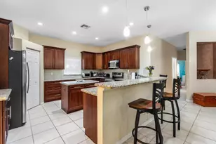 11302 Edgewater Cir, Wellington, FL 33414 - Photo 10