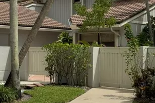505 Prestwick Cir, Palm Beach Gardens, FL 33418 - Photo 4