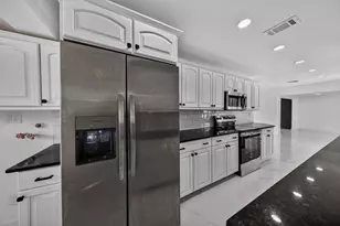 2740 NW 9th Ln, Wilton Manors, FL 33311 - Photo 10