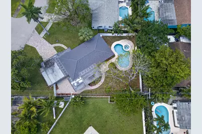 2740 NW 9th Lane, Wilton Manors, FL 33311 - Photo 12