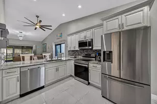 1036 E Lakes Dr, Pompano Beach, FL 33064 - Photo 2