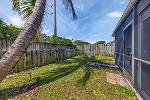 1036 E Lakes Dr, Pompano Beach, FL 33064 - Photo 32