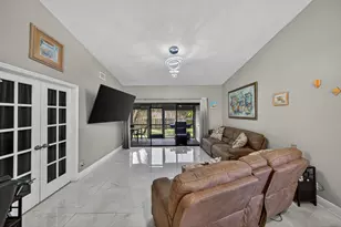 1036 E Lakes Dr, Pompano Beach, FL 33064 - Photo 20