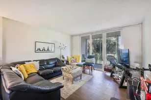 250 Jacaranda Dr, Plantation, FL 33324 - Photo 4