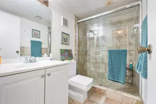 250 Jacaranda Dr, Plantation, FL 33324 - Photo 8