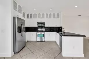 10902 Tamoron Ln, Boca Raton, FL 33498 - Photo 16