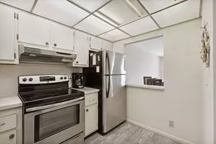 1638 Embassy Dr, West Palm Beach, FL 33401 - Photo 8