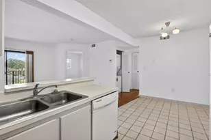 300 Palm Cir W, Pembroke Pines, FL 33025 - Photo 12