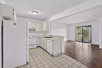 300 Palm Circle W, Pembroke Pines, FL 33025 - Photo 10