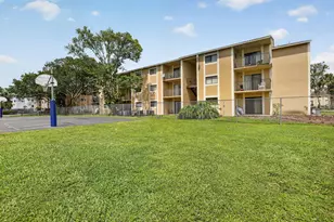 300 Palm Cir W, Pembroke Pines, FL 33025 - Photo 26