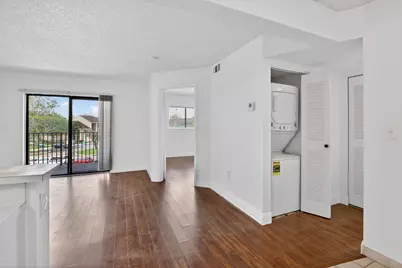 300 Palm Circle W, Pembroke Pines, FL 33025 - Photo 14