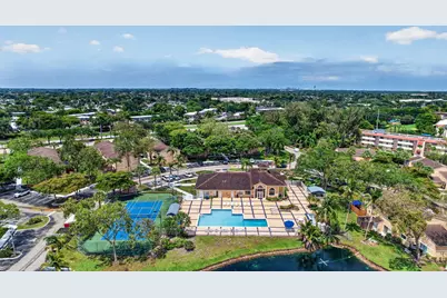 300 Palm Circle W, Pembroke Pines, FL 33025 - Photo 42