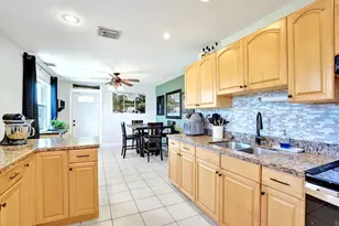 5740 SW 38th St, Davie, FL 33314 - Photo 16