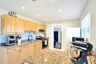 5740 SW 38th St, Davie, FL 33314 - Photo 10