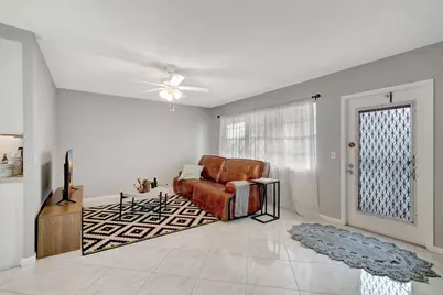 3031 Cornwall B, Boca Raton, FL 33434 - Photo 4