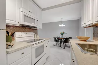 3031 Cornwall B, Boca Raton, FL 33434 - Photo 10