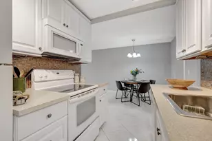 3031 Cornwall B, Boca Raton, FL 33434 - Photo 10