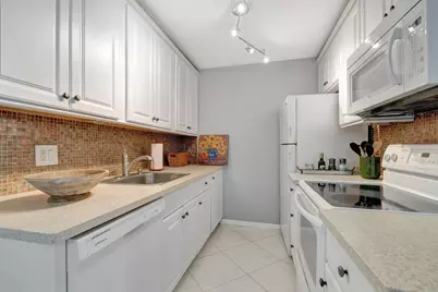 3031 Cornwall B, Boca Raton, FL 33434 - Photo 8