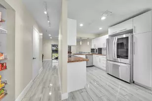 9867 Riverside Dr, Coral Springs, FL 33071 - Photo 8
