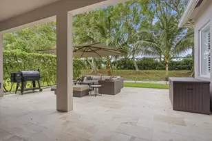 19518 S Whitewater Ave, Weston, FL 33332 - Photo 2