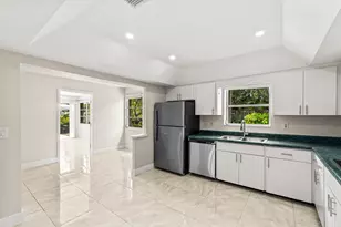1290 SW 8th St, Boca Raton, FL 33486 - Photo 6