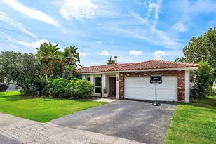 2 Tam O Shanter Ln, Boca Raton, FL 33431 - Photo 2