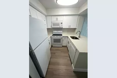 752 Executive Center Drive #24, West Palm Beach, FL 33401 - Photo 2