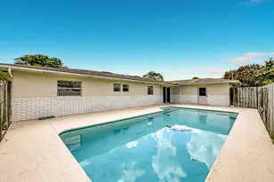 2402 Newport Dr, Fort Pierce, FL 34982 - Photo 2