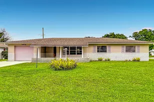 2402 Newport Dr, Fort Pierce, FL 34982 - Photo 6