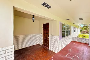 2402 Newport Dr, Fort Pierce, FL 34982 - Photo 10