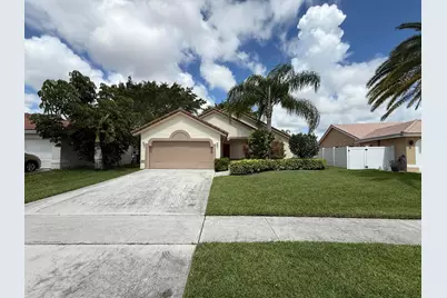 8657 Rosalie Court, Boynton Beach, FL 33472 - Photo 4