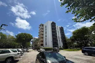 3301 N Country Club Dr, Miami, FL 33180 - Photo 2