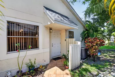 1921 Discovery Circle E, Deerfield Beach, FL 33442 - Photo 4