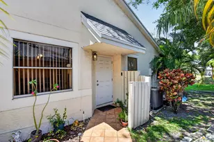 1921 Discovery Cir E, Deerfield Beach, FL 33442 - Photo 4