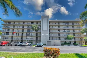 17 Royal Palm Way, Boca Raton, FL 33432 - Photo 1