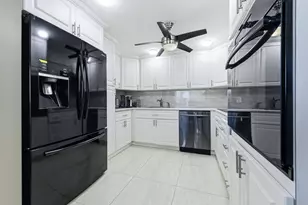 213 Wellington E, West Palm Beach, FL 33417 - Photo 8