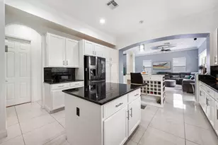 658 Cresta Cir, West Palm Beach, FL 33413 - Photo 16