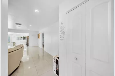 2298 NE 2nd Avenue, Boca Raton, FL 33431 - Photo 8