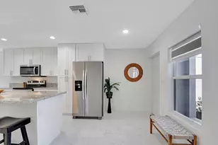 3868 Patio Ct, Palm Springs, FL 33461 - Photo 10